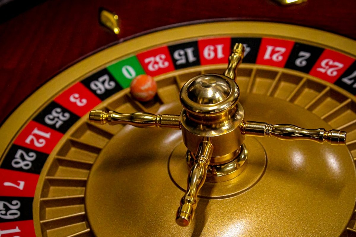 Roulette wheel and table layout